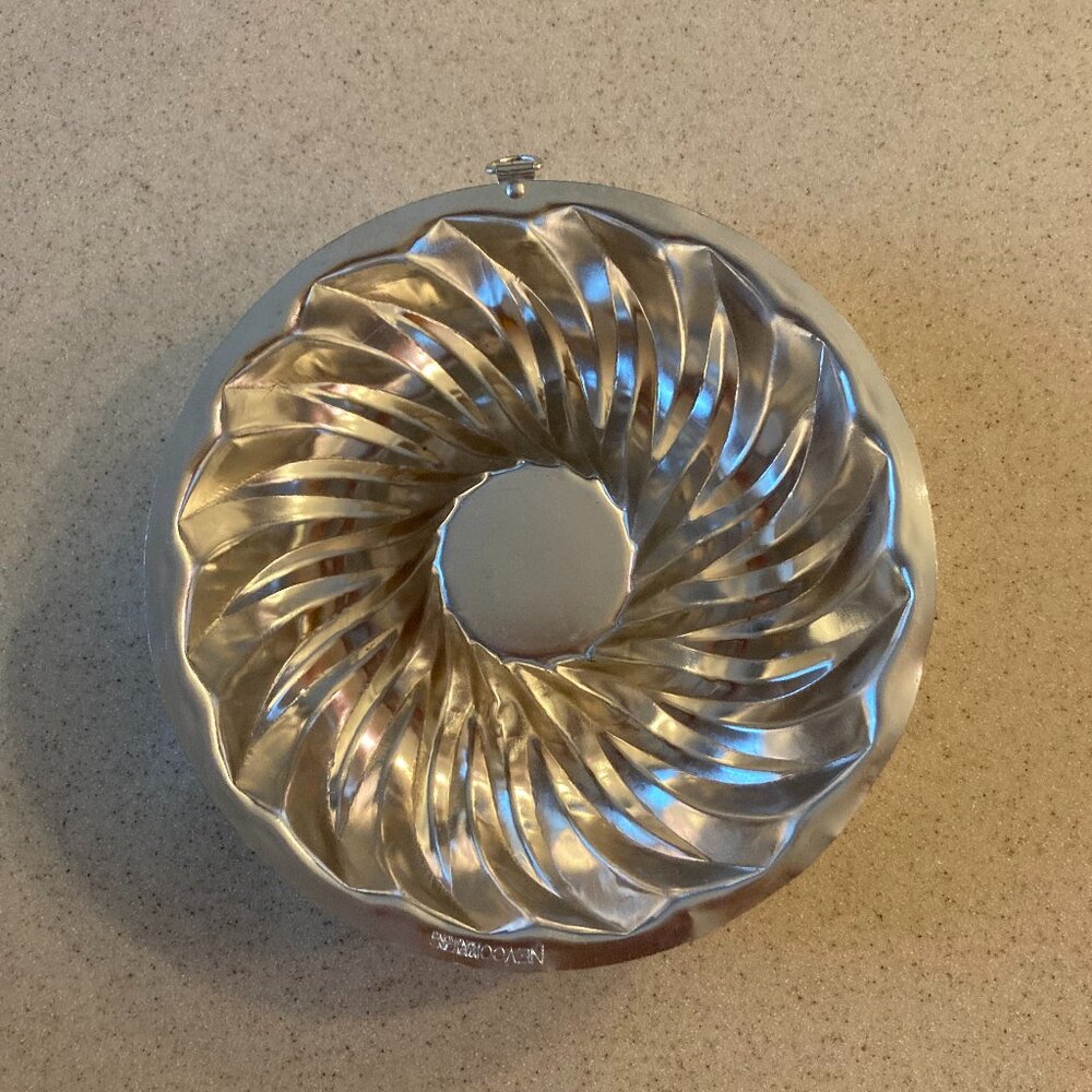 Vintage Jello Mold 8"